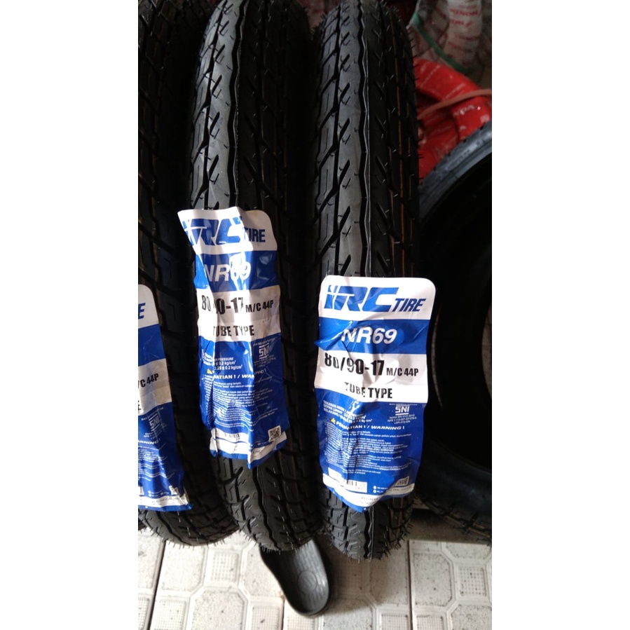 Ban luar belakang IRC 80/90-17 NR 69