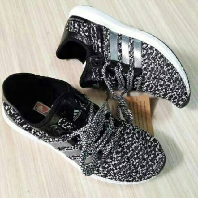 Sepatu Adidas YZY Yessy Boost grad ori man size 40-44