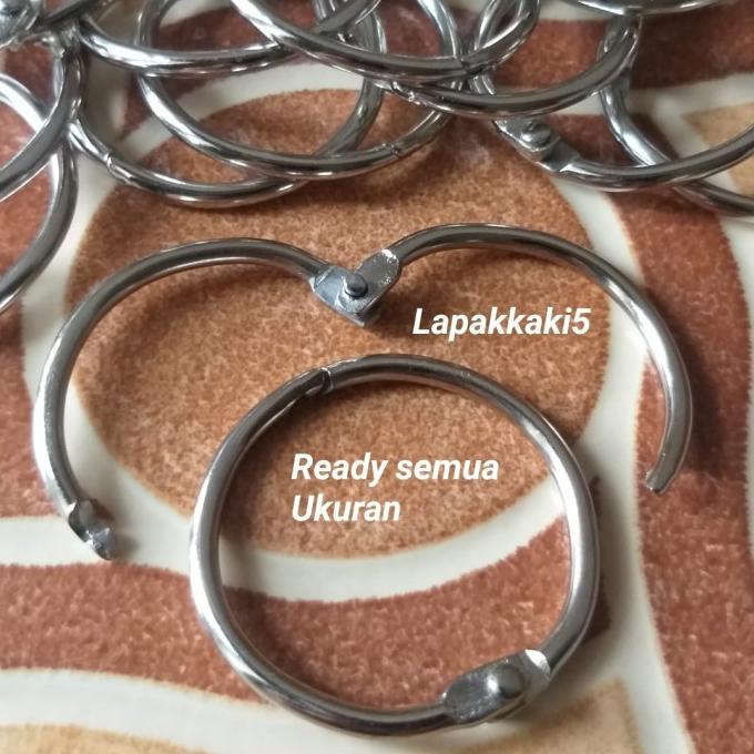 

Ring binder buka tutup tersedia ukuran 2,5 cm / 3 cm / 3,5 cm / 4 cm
