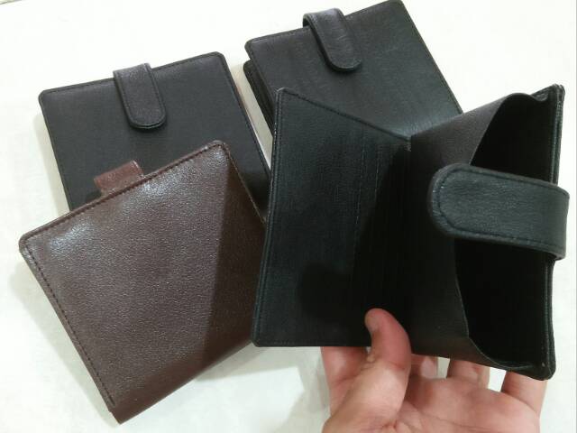 Dompet kartu lipat pendek kancing