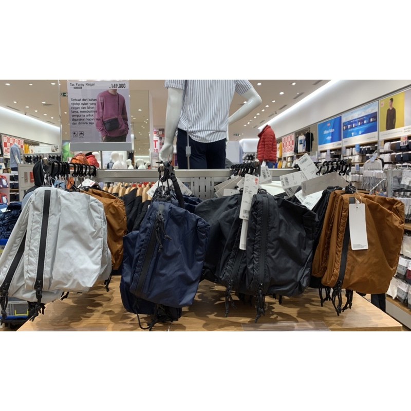 READY TAS FANNY UNIQLO TAS SELEMPANG KECIL SERBAGUNA (NEW & ORIGINAL)