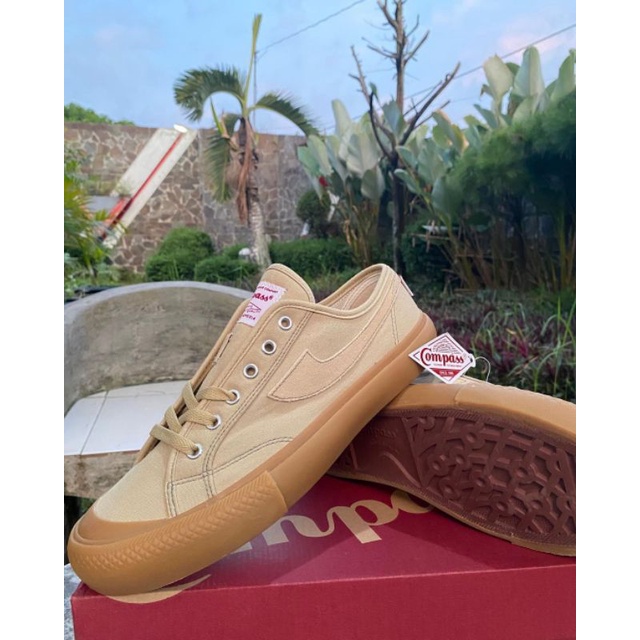 Compass Gazelle low capuccino second like new