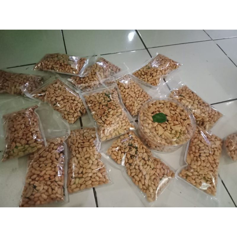 

kacang goreng bawang putih//200gr