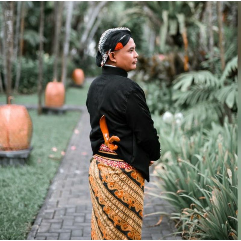 BESKAP JOGJA SET LENGKAP JARIK BLANGKON KERIS BROS RANTAI SELOP KAMUS LONTONG SABUK EPEK TIMANG BAJU