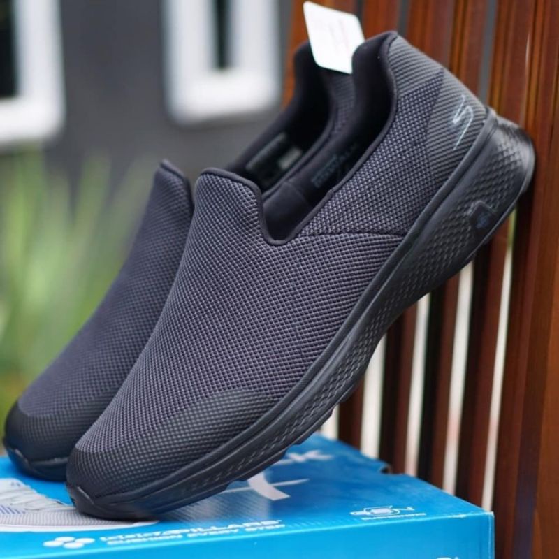 ORIGINAL Skechers Go Walk Grey Abu-Abu Hitam Sepatu Sneakers Pria Slip On BNIB