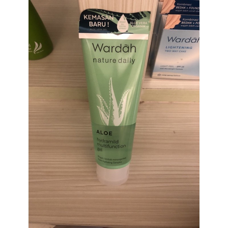 

Wardah Nature Daily hydramild multifunction gel