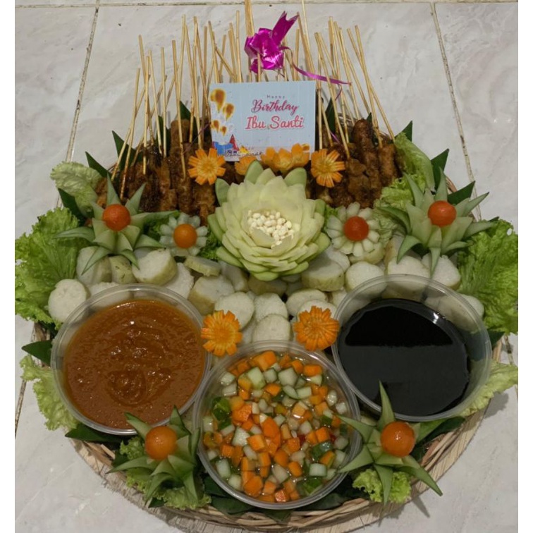 

Sate Tumpeng 50 Tusuk, Lontong