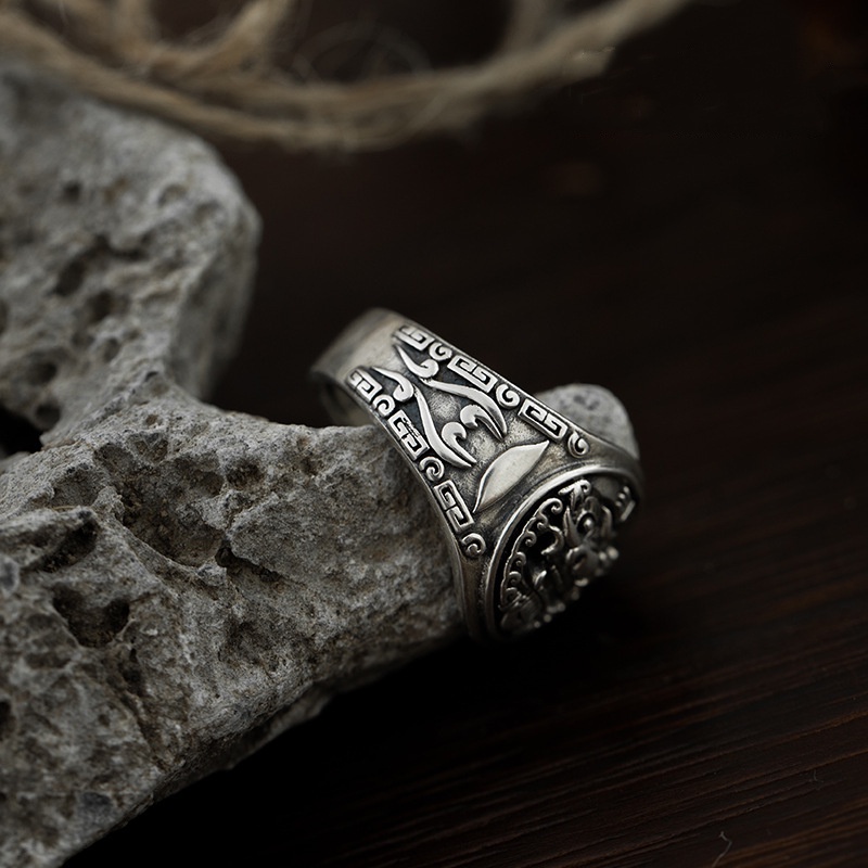 Cincin Model Kepala Singa Warna Silver Gaya Vintage Punk Untuk Pria