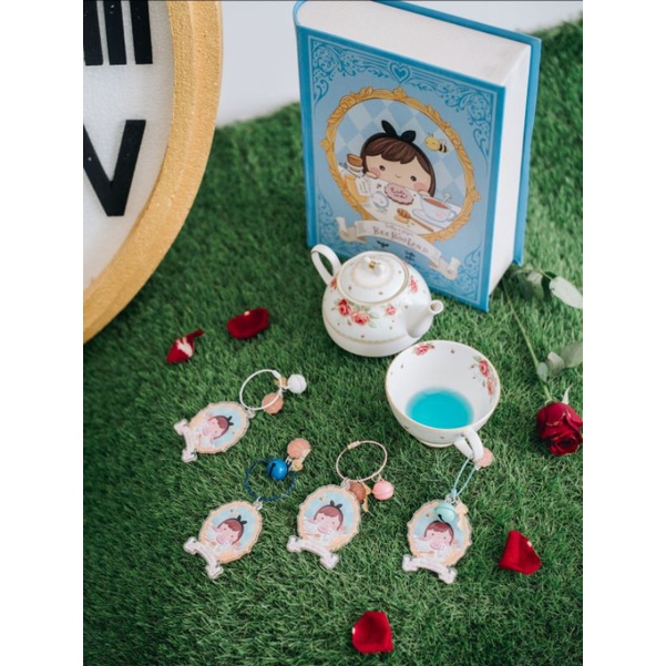 THE OVERTEE X SALLY & PIPER - BEEBOOLAND MERCHANDISE - KEYCHAIN