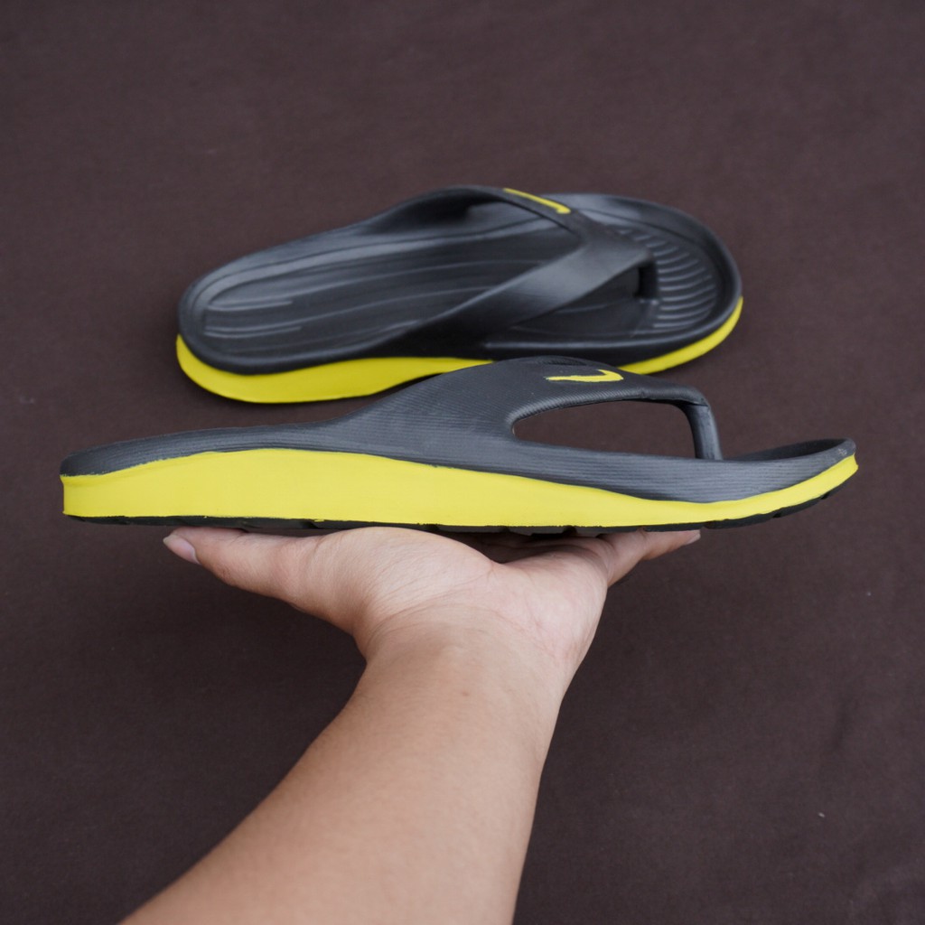 SIAP KIRIM - Sandal Karet Jepit Kasual Santai Pria Nike Duramo Hitam List Kuning Sendal Murah