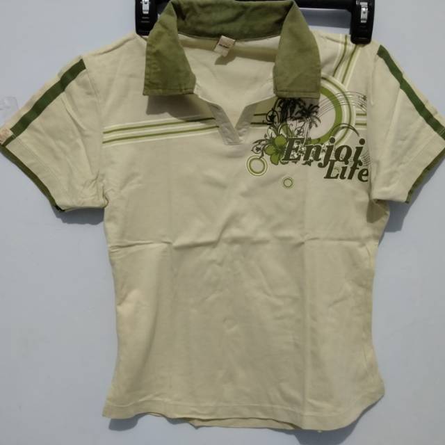 Kaos kerah merk Damor