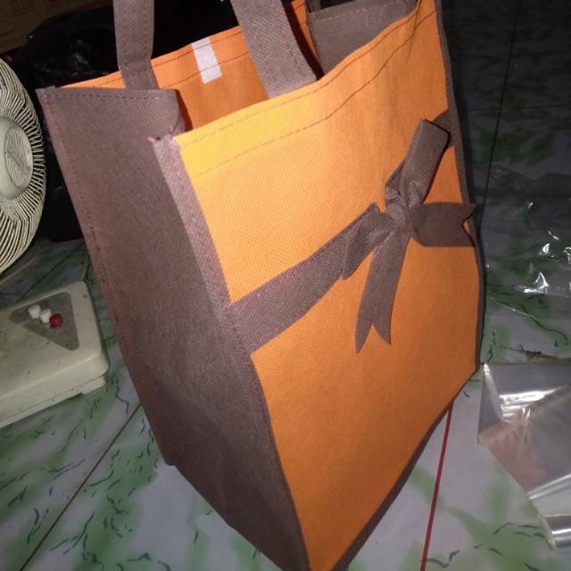 

tas goodie bag uk Tinggi 30 panjang 24 lebar 10 + sablon
