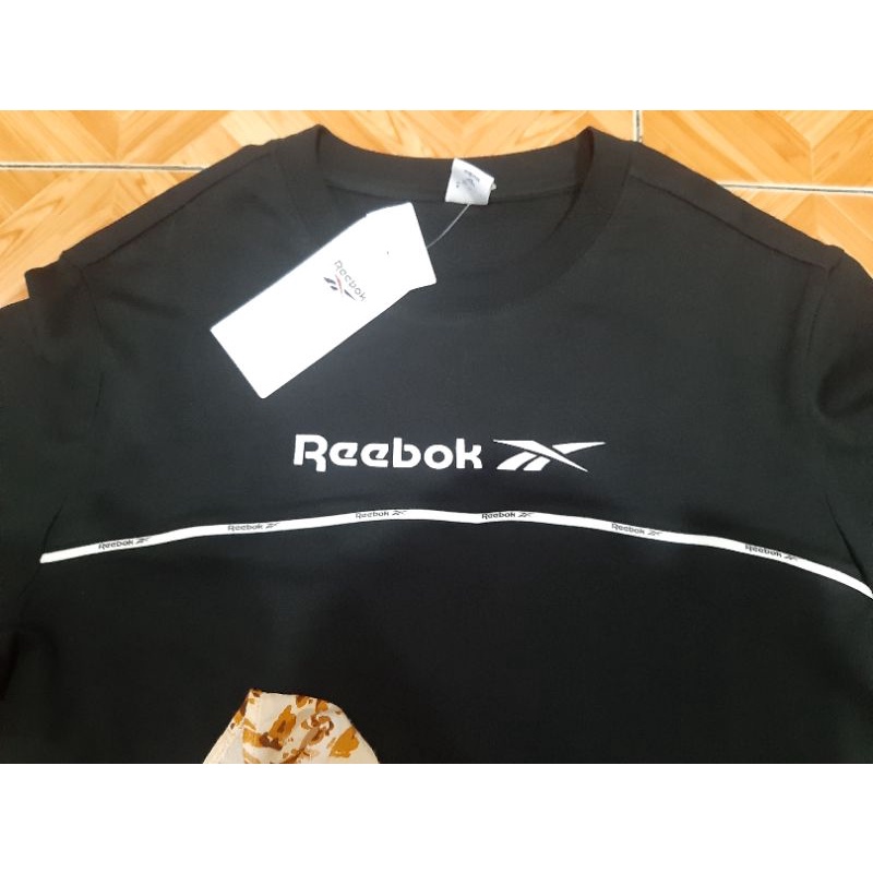 Kaos Reebok CL F Linear Tee