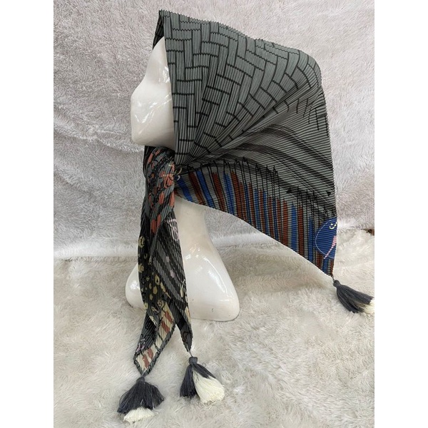 segiempat plisket motif