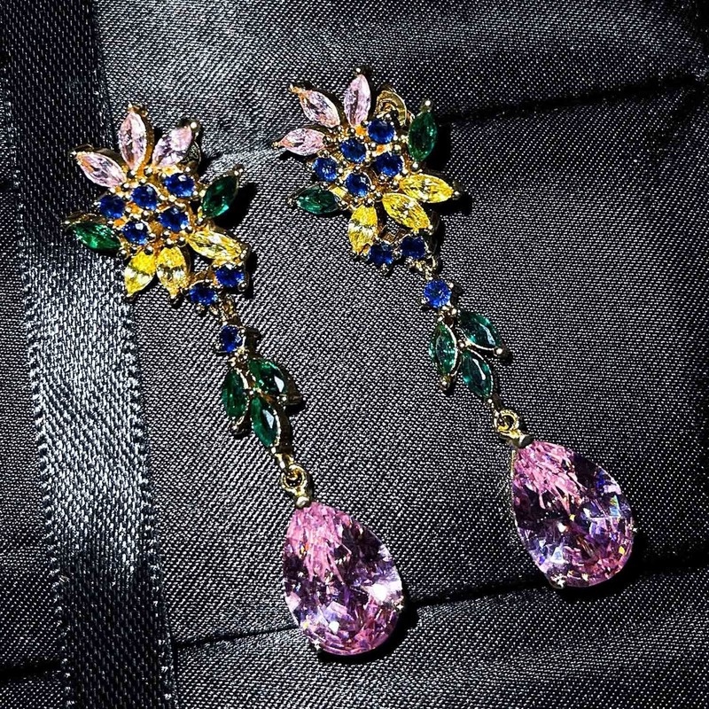 Fashion Luxury Pink Diamond Earrings Inlaid with Colored Gems