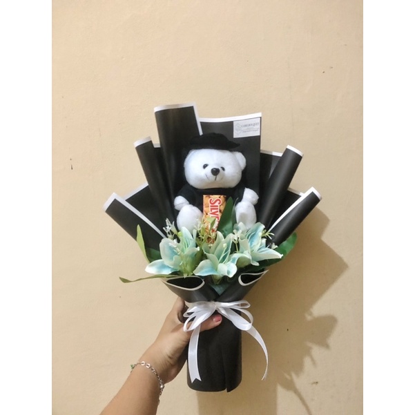 

BOUQUET BONEKA WISUDA CAMO TERMURAH TERBARU TERLARIS
