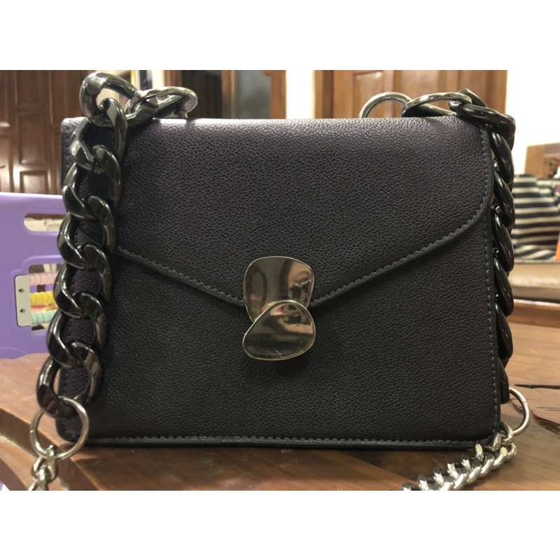 Preloved Tas Charles and keith charles & keith CK sling rantai