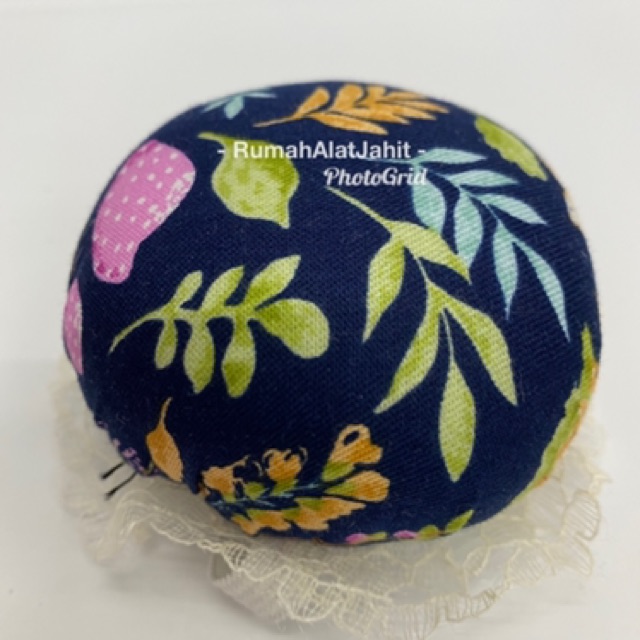 Bantalan Jarum / Pin Cushion bentuk Gelang Tangan