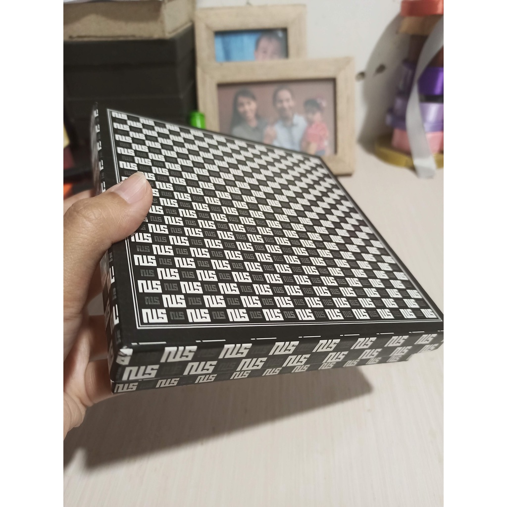 

Gift Box 15x15x3 cm || Kotak Kado Custom || accesories || hampers || Kotak Perhiasan Emas