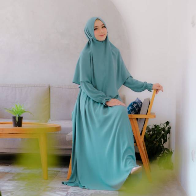 Gamis Bahan Wolly Crepe Polos dg Bergo Ara Daily by Akifa
