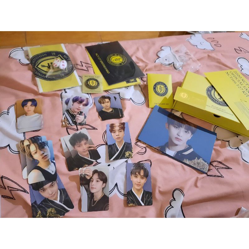 NCT 127 LYSN ACE MEMBERSHIP WELCOME KIT (Postcard Mark, Emblem badge, Emblem Badge Flag)