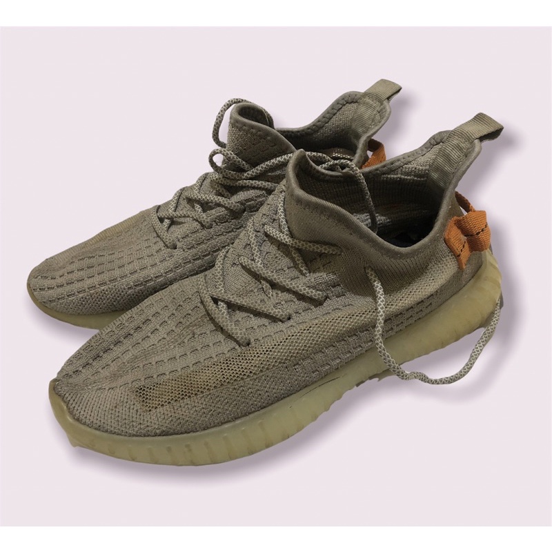 SEPATU YEEZY BOOST size 41 Second/Bekas/preloved/murah