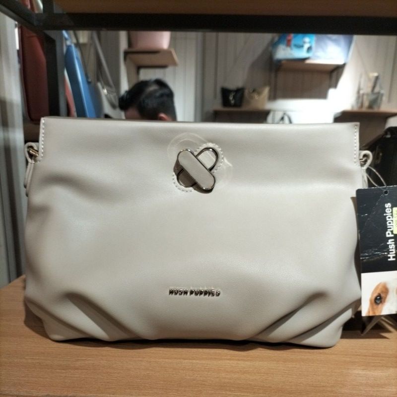 Tas hush puppies cewek