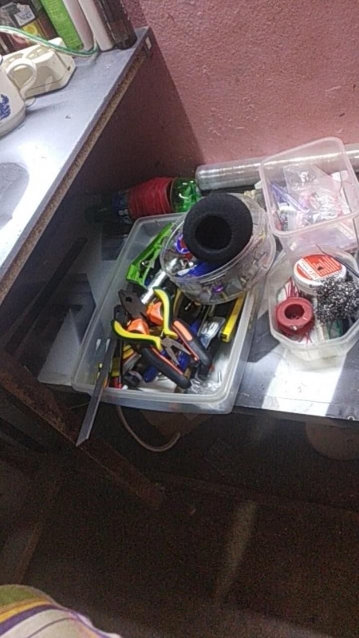 Bor Tangan Manual Dengan 10 Mata Bor