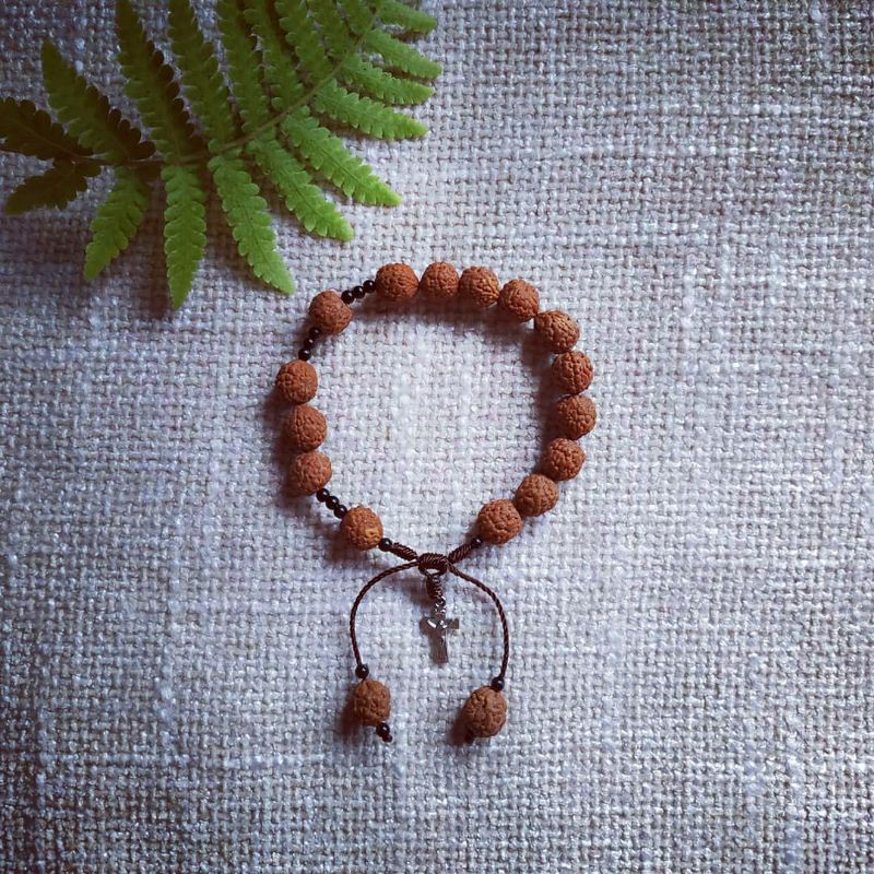Gelang Rosario Biji Genitri (Rudraksha Seeds)