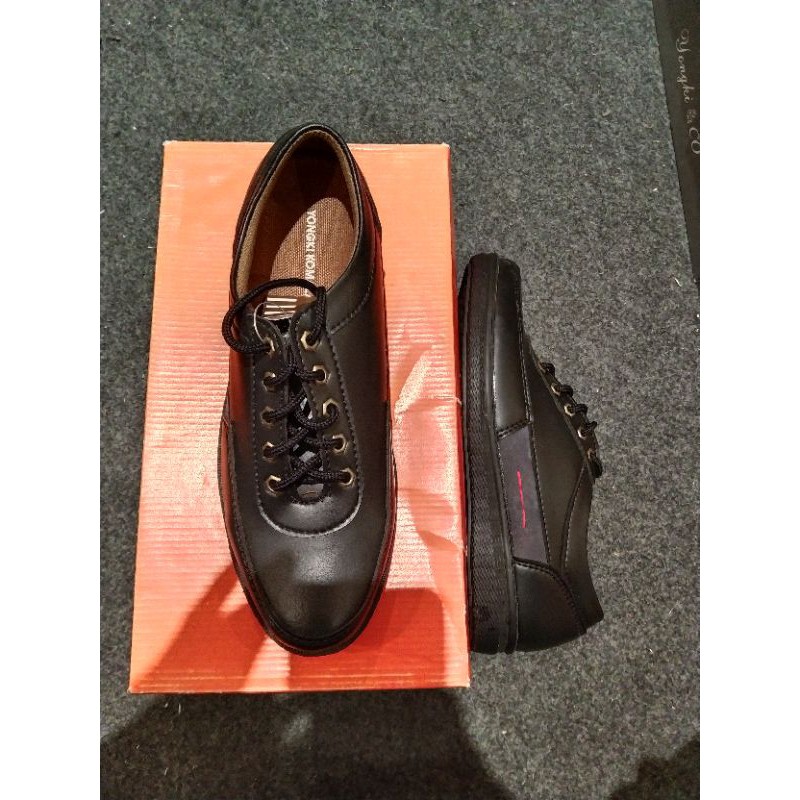 sepatu  casual Yongki Komaladi cwok