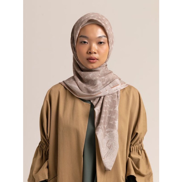Monogram scarf kami