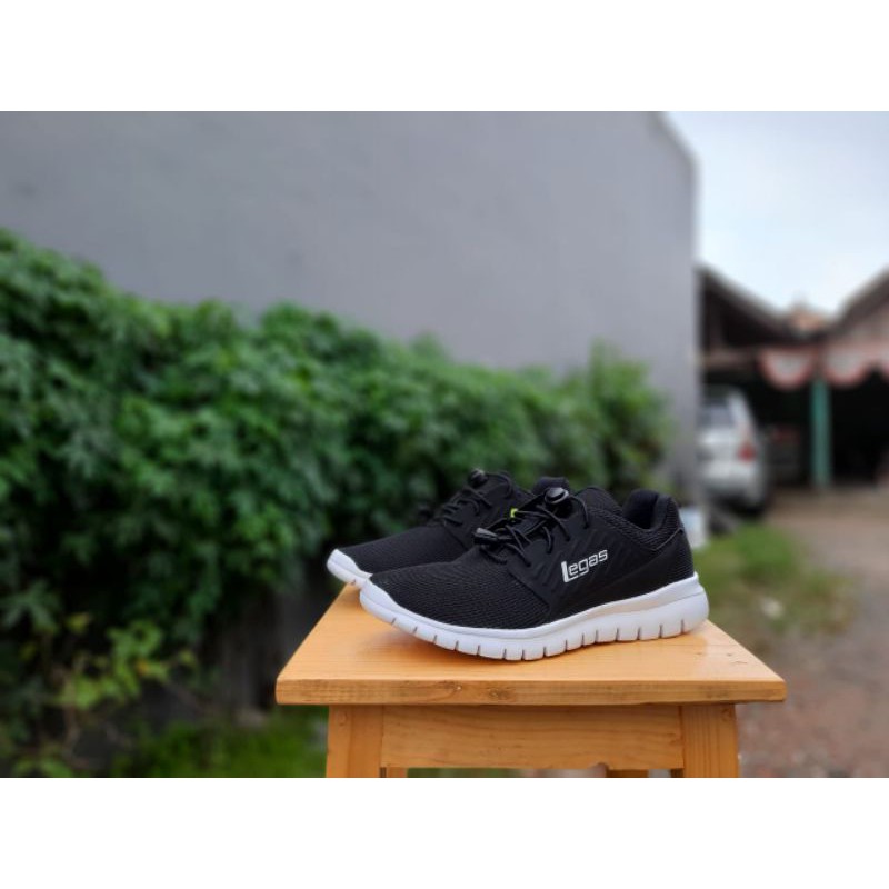 Sepatu Legas running black impor terbaru