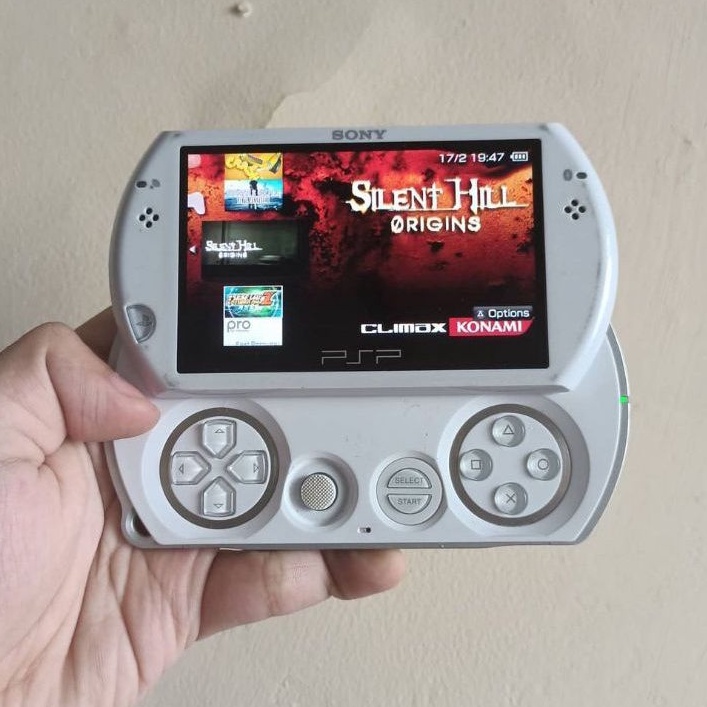 SONY PSP GO CFW MEMORY 16GB FULL GAMES + EMULATOR GAME RETRO PS1 NINTENDO GAMEBOY GBA NES SNES ORIGINAL MULUS MURAH PSP GO PLAYSTATION PORTABLE BUKAN PSP 1000 2000 3000 SLIM FAT