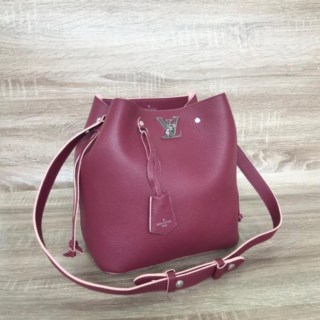LV Lockme Bucket