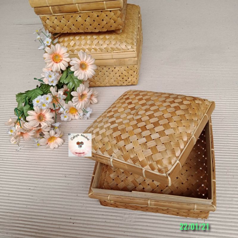 sokase atau tempat kue dari anyaman bambu ukuran 20cm