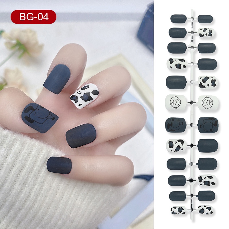 24pcs / Set Kuku Palsu Motif Beruang Snoopy Bahan Akrilik Untuk Nail Art