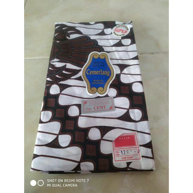 Kain batik jarik//jarik warna putih dan coklat