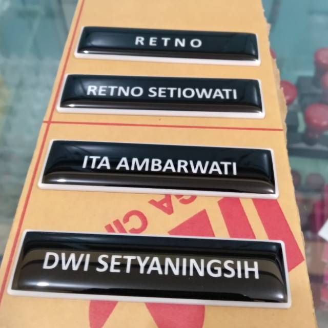 

Papan nama magnet