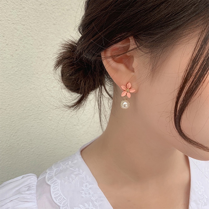 Anting Hook Wanita Motif Bunga Kecil Dengan Aksen Mutiara Aksesoris Fashion Wanita