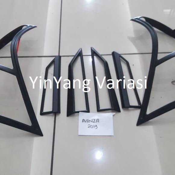 Garnish Belakang Avanza 2019 2020 Hitam Black Doff
