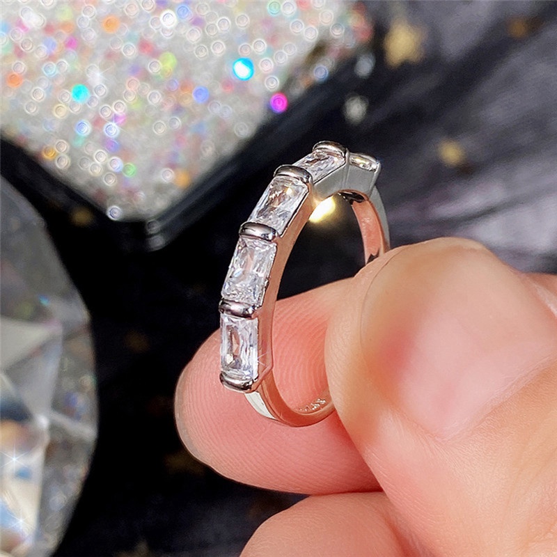 Cincin Jari Bentuk Persegi Geometris Bahan Cubic Zirconia Untuk Wanita