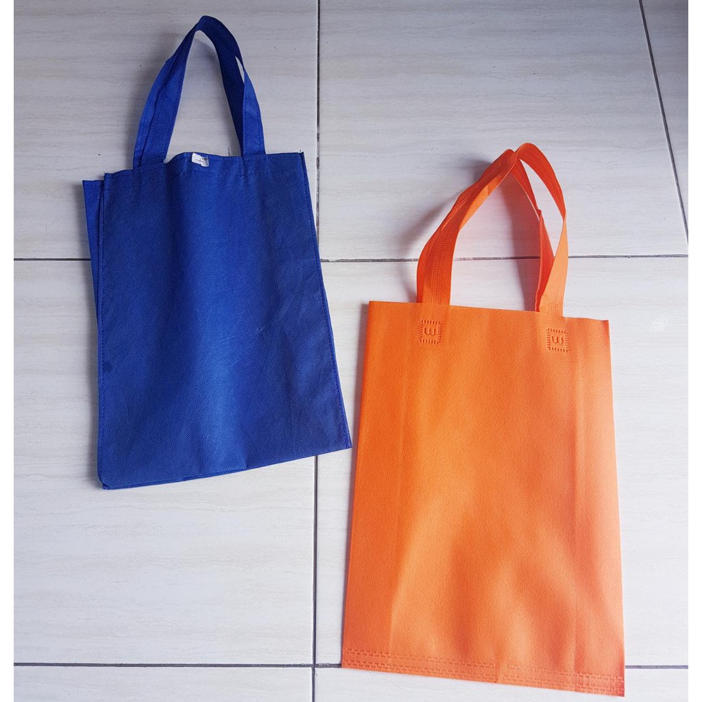 

TAS KRESEK SPUNBOND ANEKA WARNA UKURAN MEDIUM GROSIR