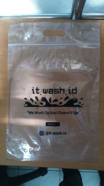 Sablon Plastik Klip zip lock 30x38 untuk kemasan distro Sablon Plastik Klip zip lock 30x38 untuk kemasan distro