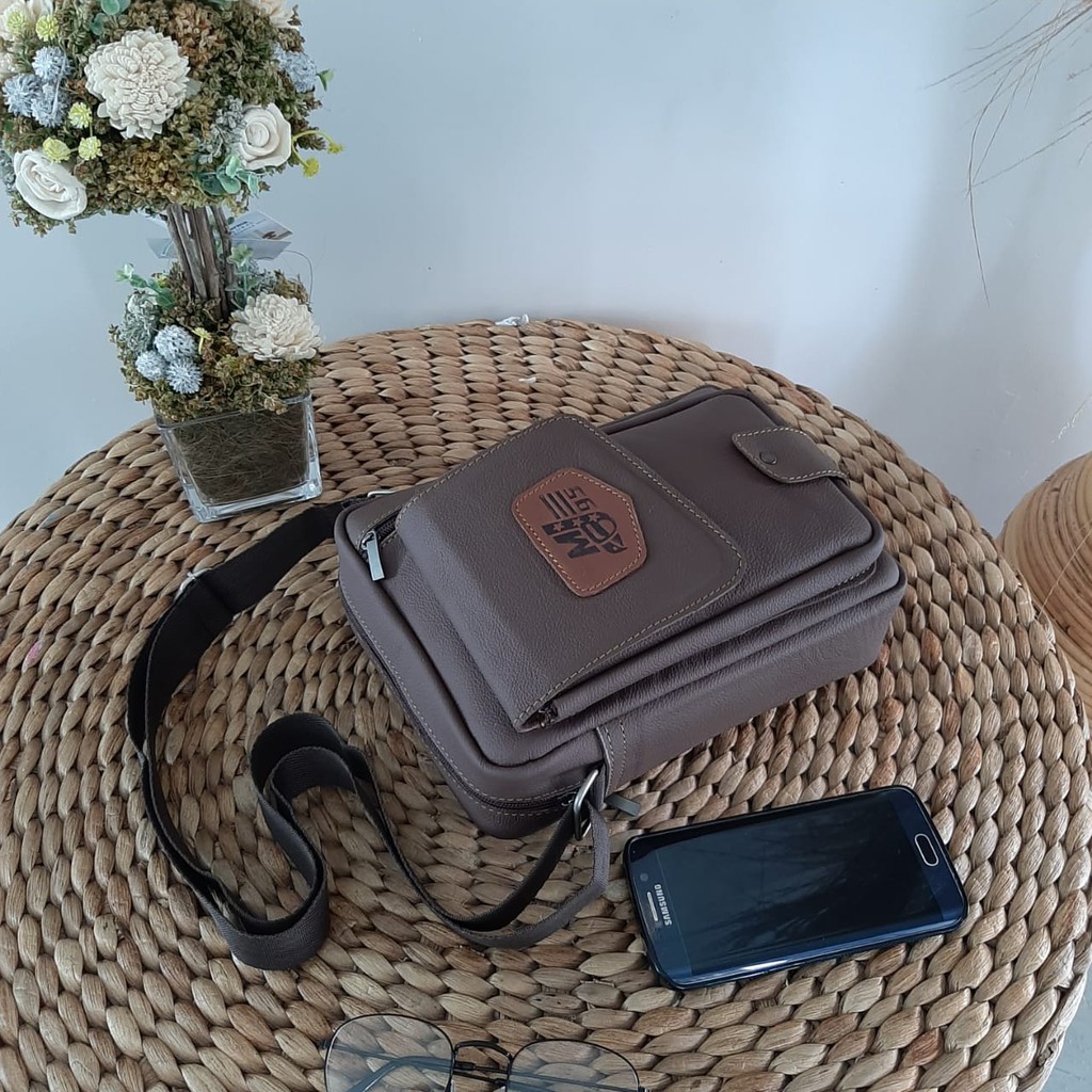 Tas Selempang Kulit Pria Sleting Berdiri Model Kulit Jeruk