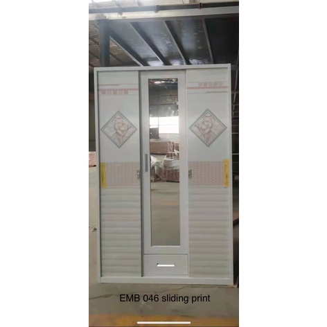 Lemari Pakaian Besi 3 pintu Sleding