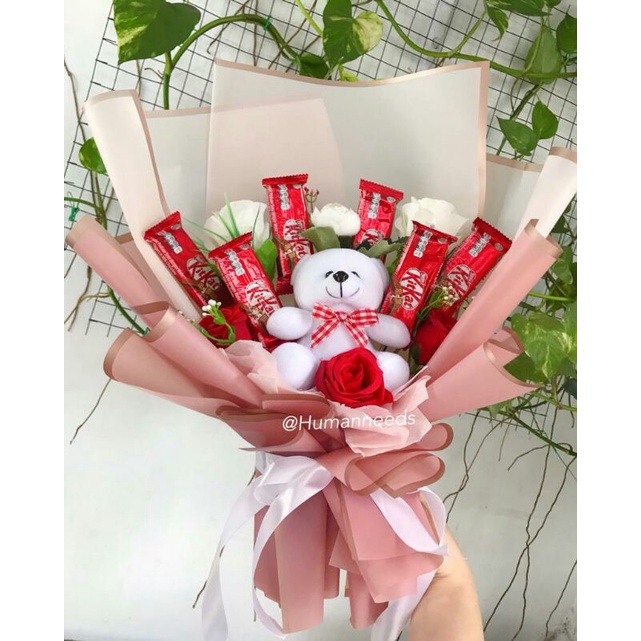 

Buket Bunga Valentine Kitkat Teddy / Valentine Gift Hampers Makassar