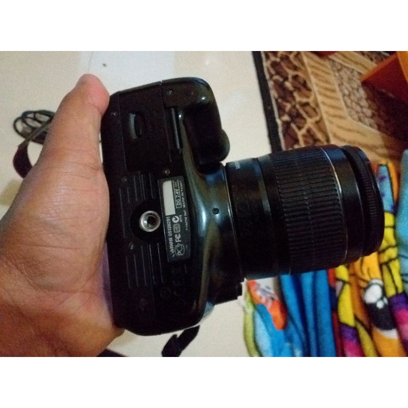 Kamera DSLR Canon 1100D bekas vignet