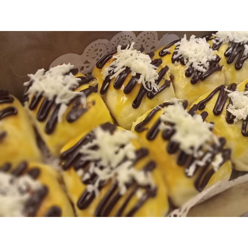 

bolen pisang topping coklat keju istimewa