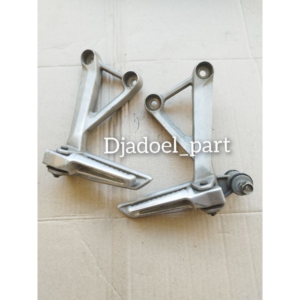 Footstep Foot Step Postep Belakang Kanan Kiri Honda All New CB 150 R CB150R LED V3 2019 2021