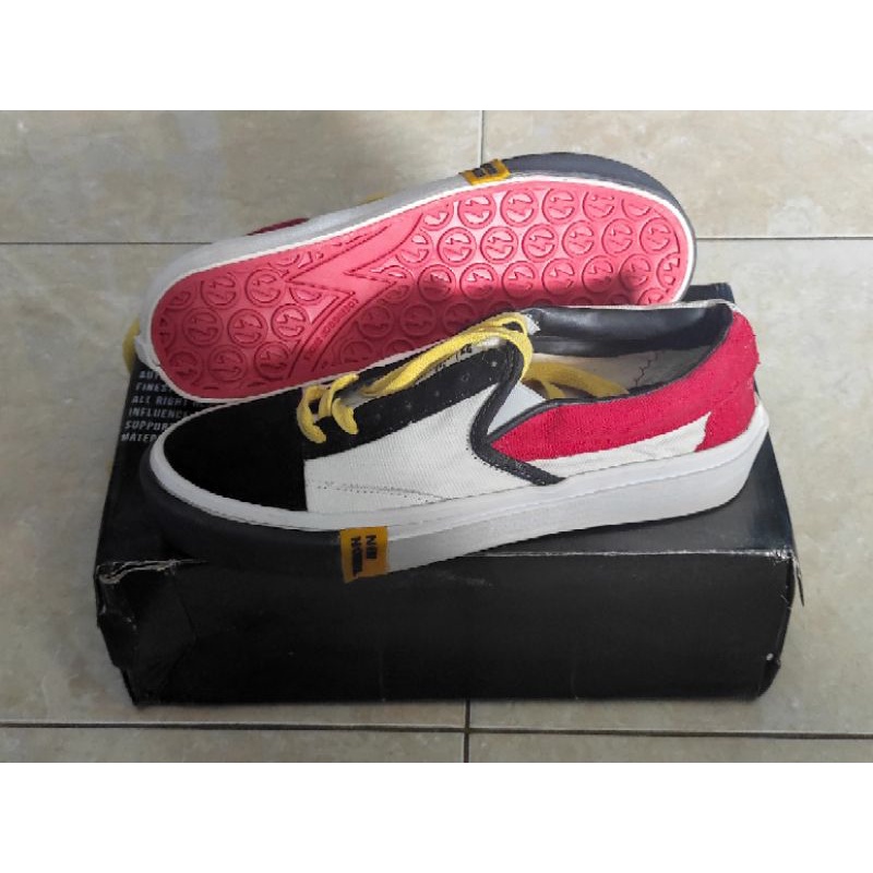 Sepatu Sneakers Losing Grip Slipon New Normal size 41